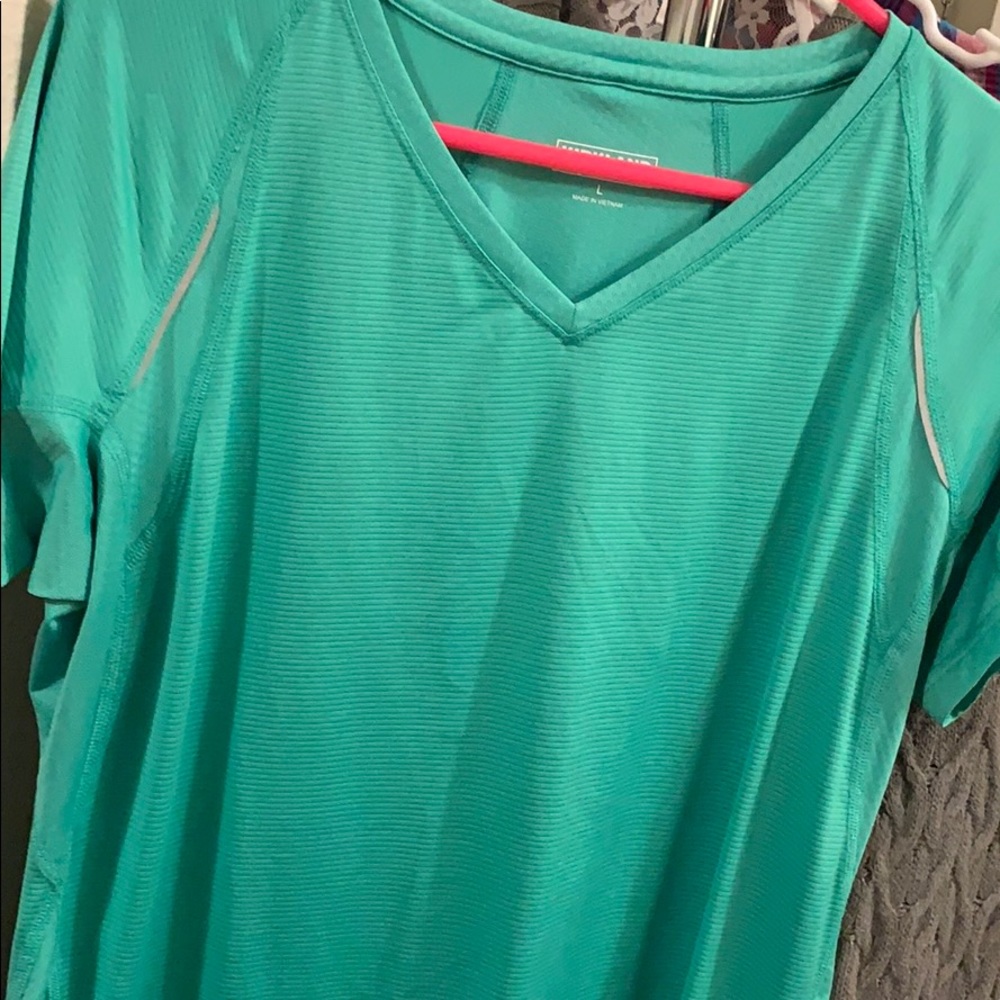 Green Kirkland signature active top